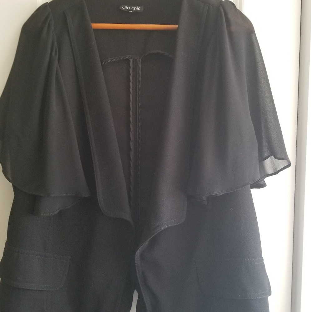 **SOLD** Chic City Flowy Blazer